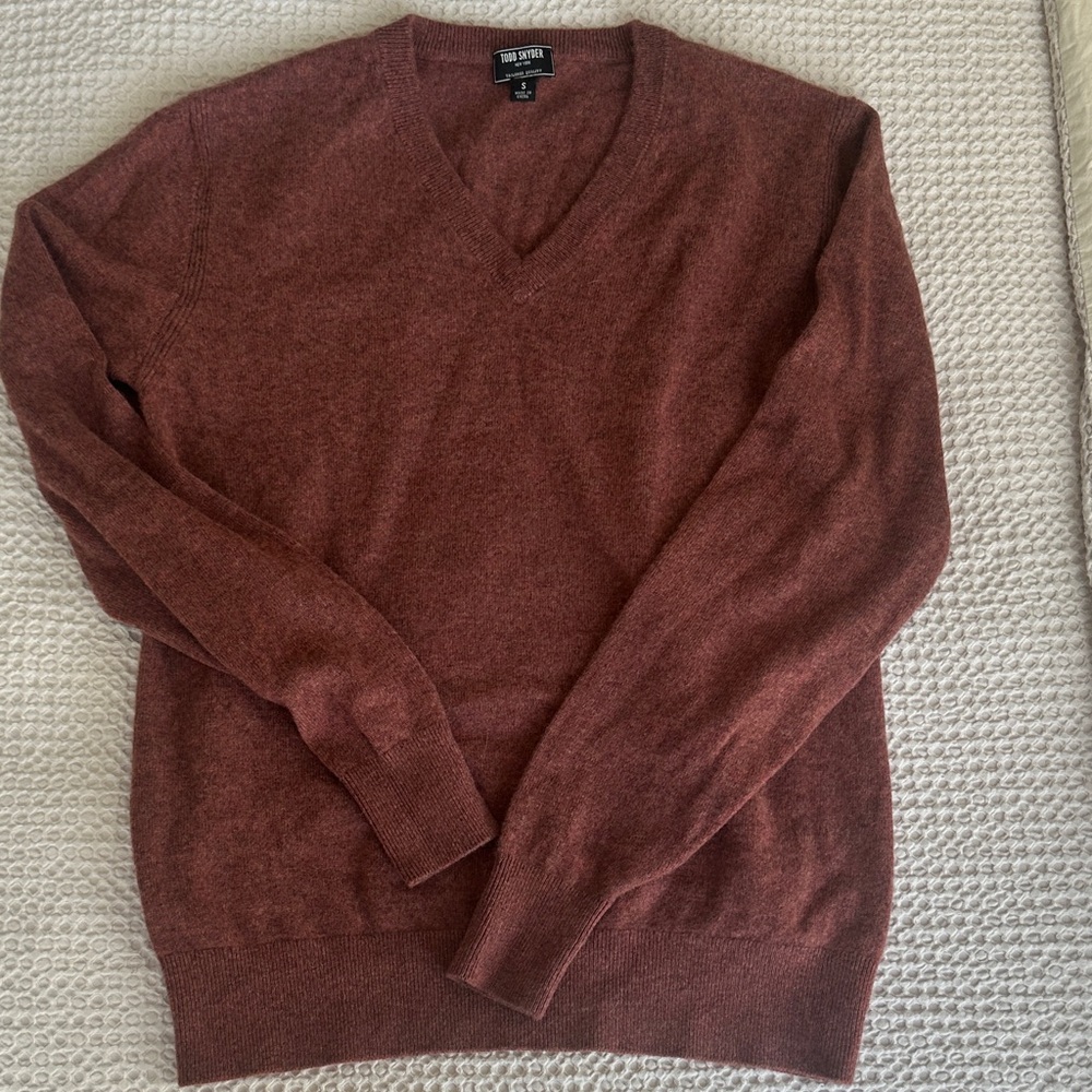 Todd Snyder Cashmere V-Neck Sweater in Rich Rust, S